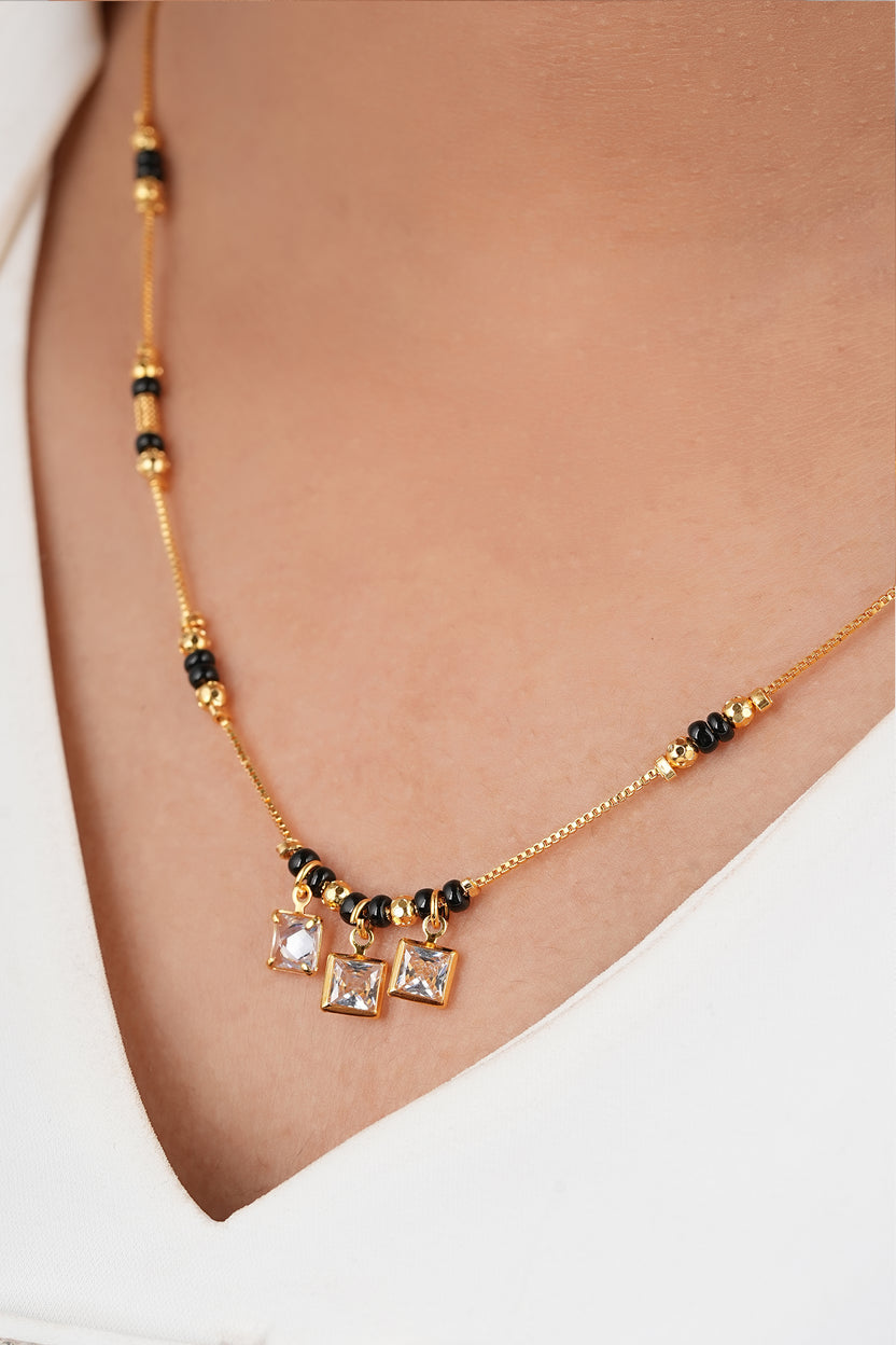 Dainty Polished Mangalsutra - detail view