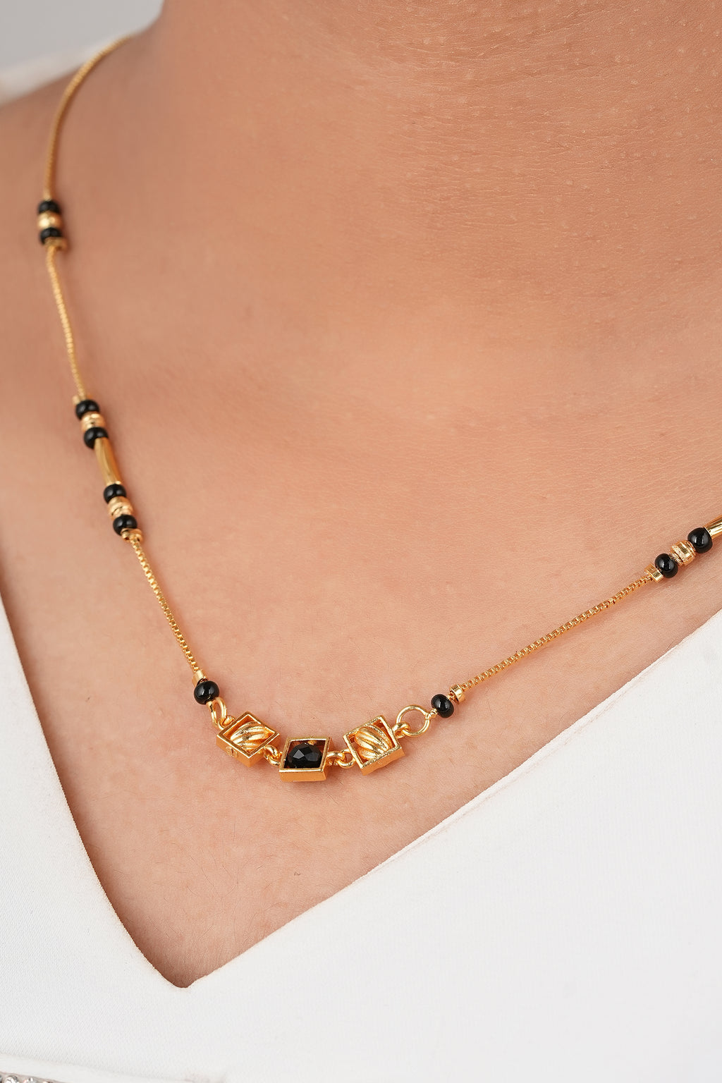 Modern Geometric Mangalsutra - detail view