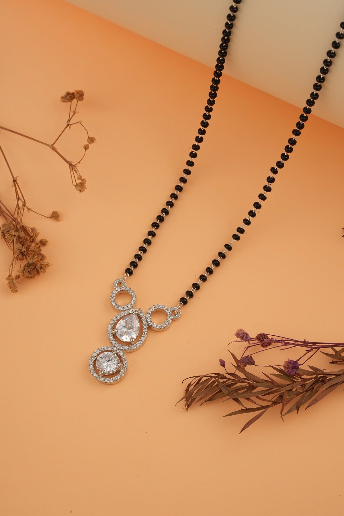 Geometric Radiance Mangalsutra - side view