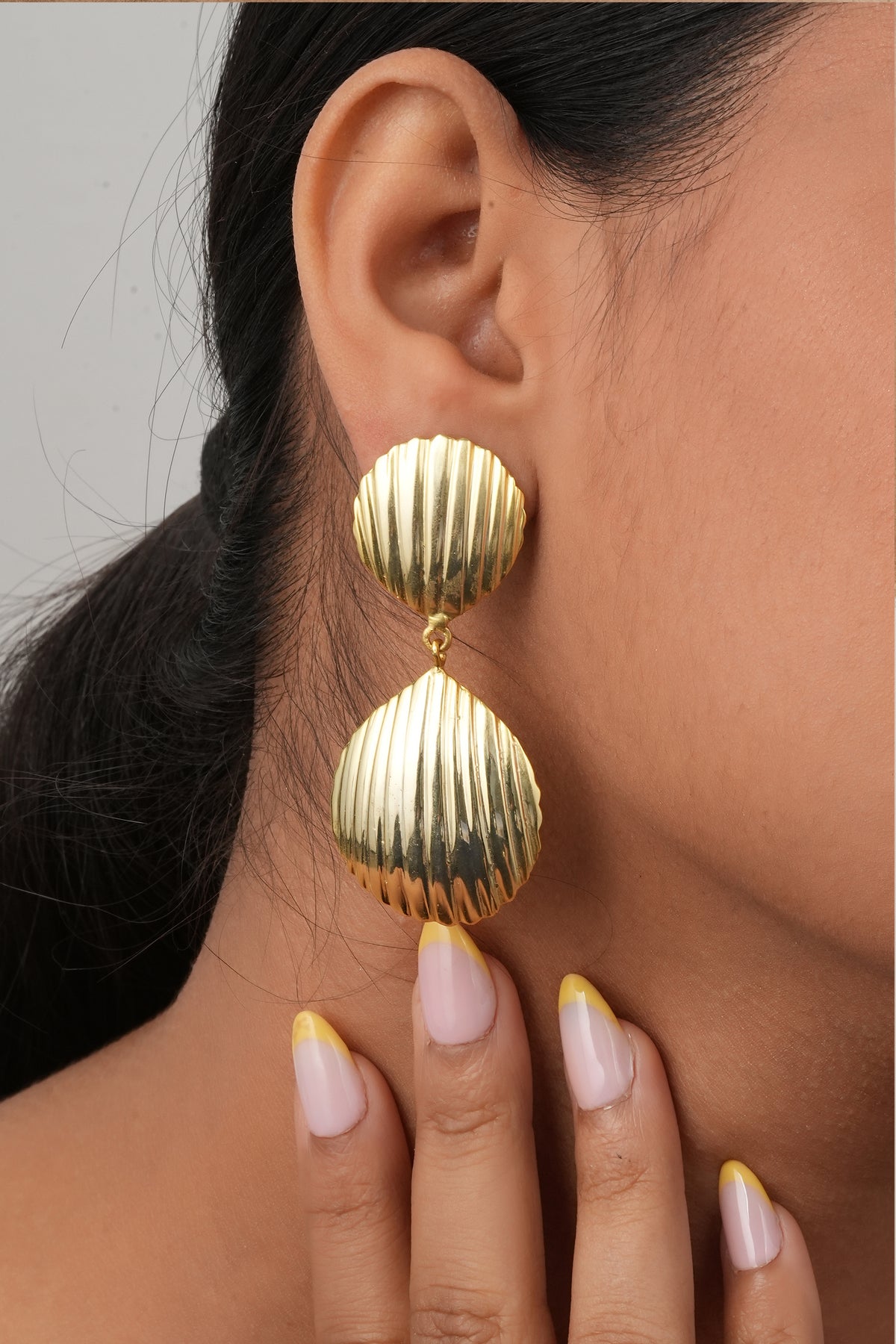 Shell-shaped Drop Earrings