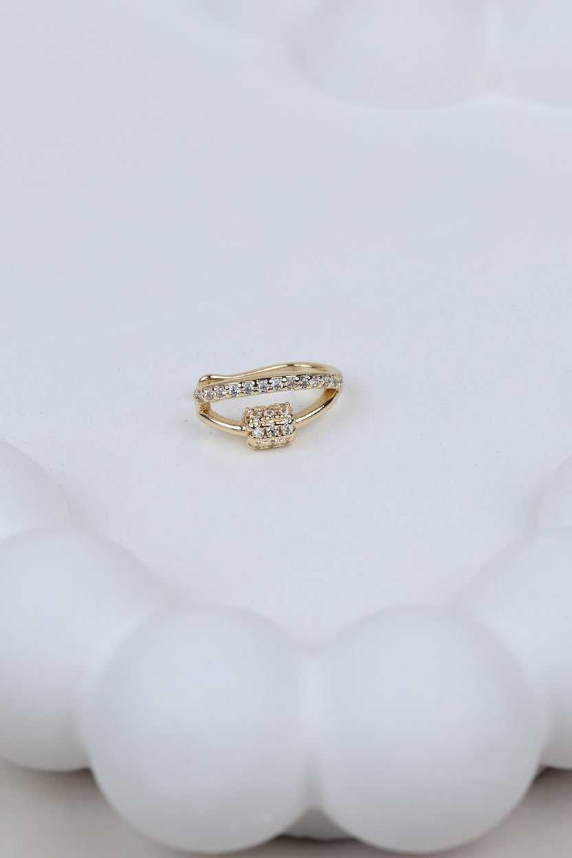 Sculptural Gold Horizon Ear Cuff