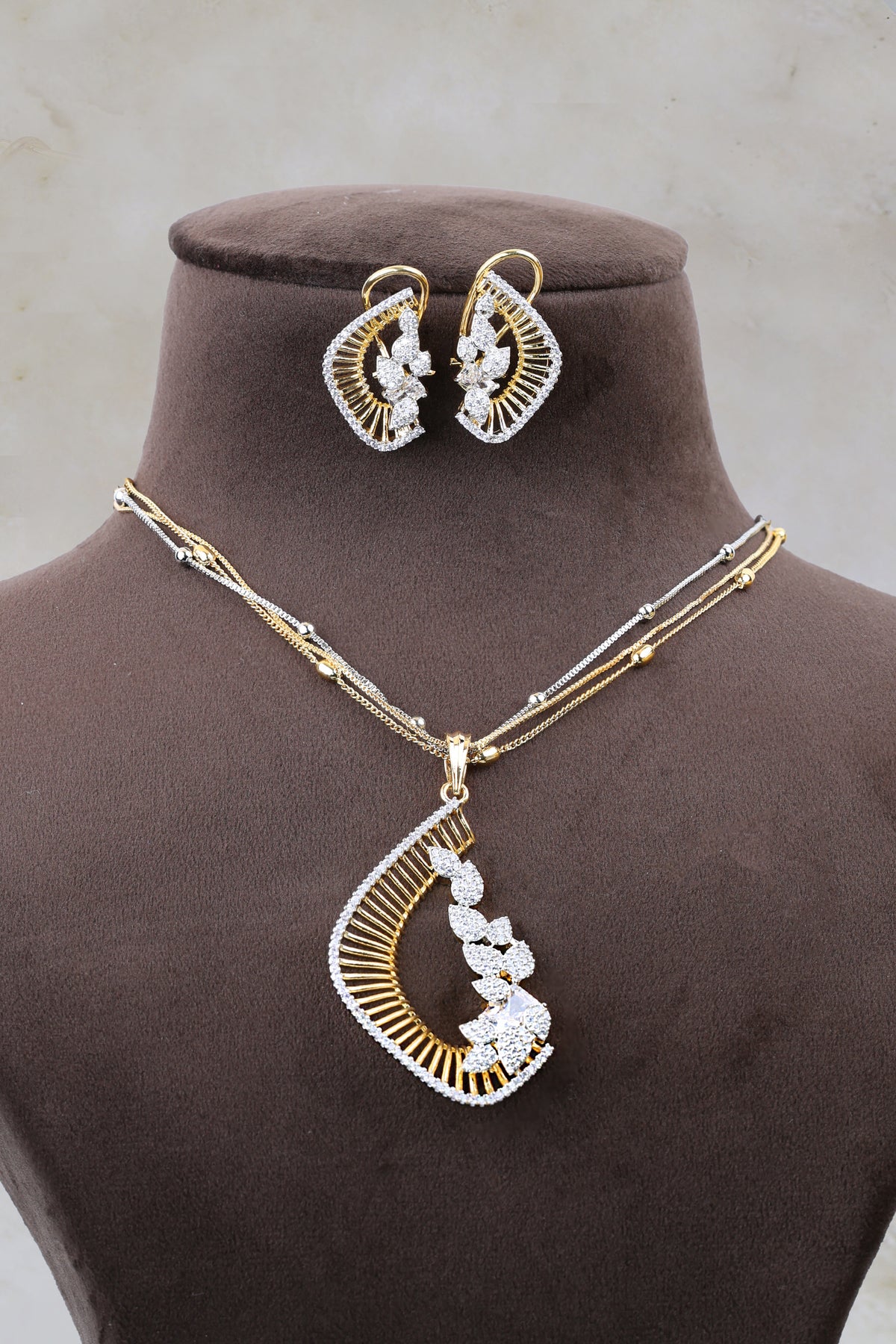 Luxury Crescent Cz Pendant Set for Women