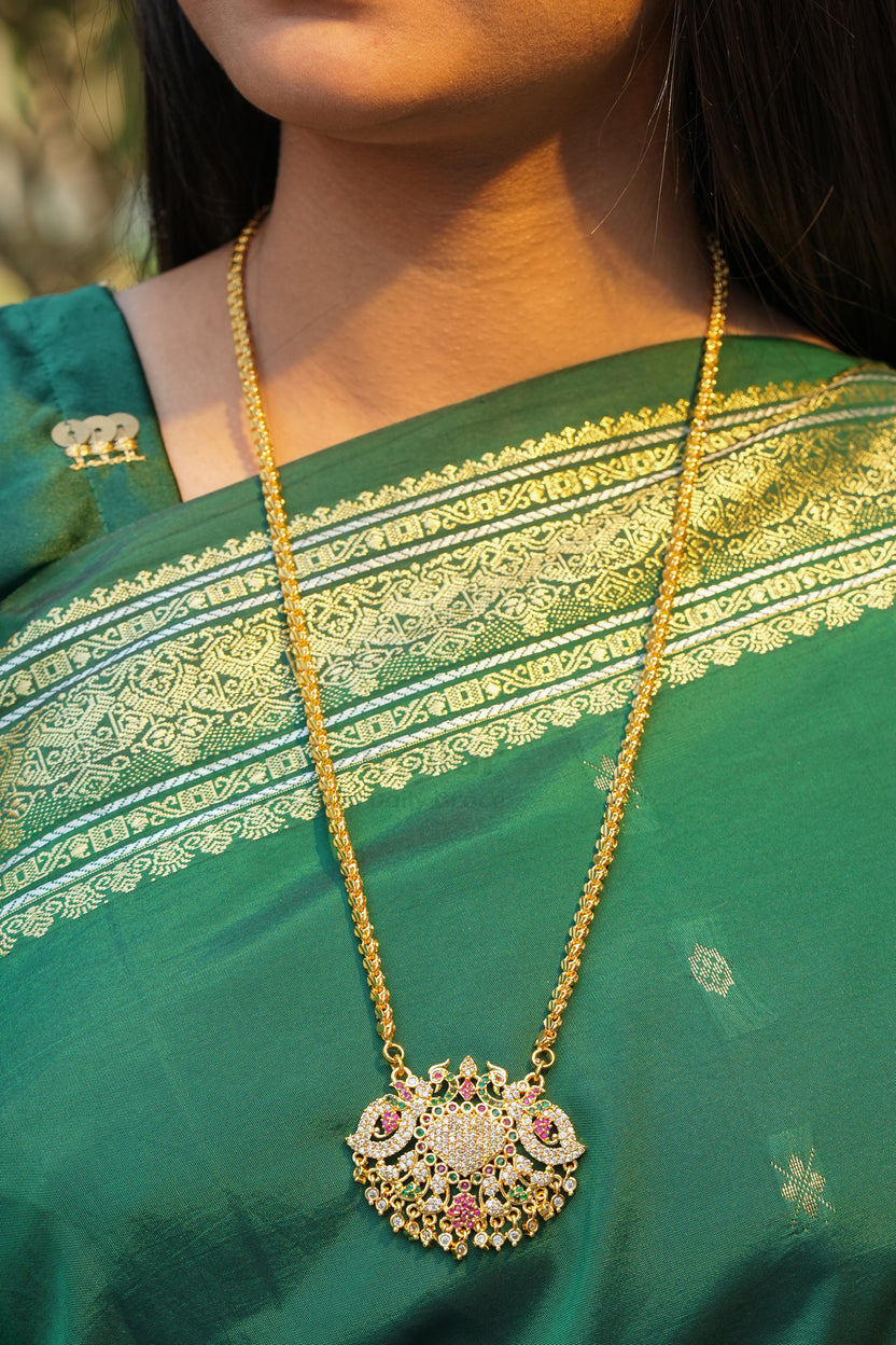 Grand Traditional Motif Pendant with Designer V-Link Chain