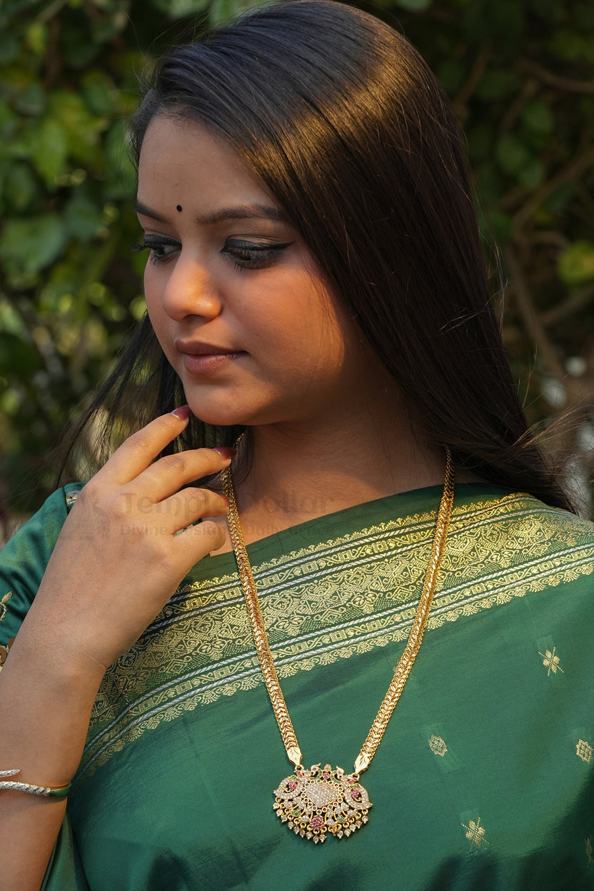 Grand Traditional Motif Pendant with Square Mesh Chain