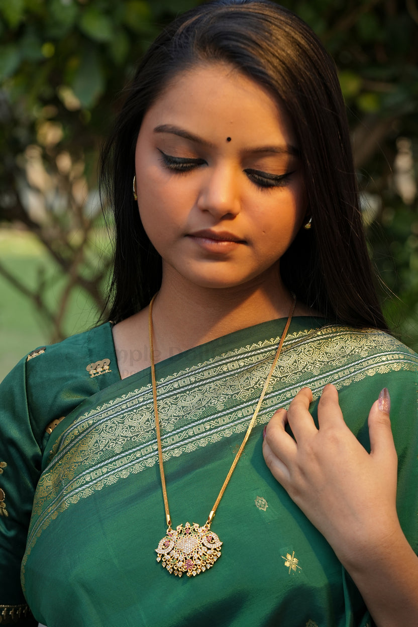 Grand Traditional Motif Pendant with Mugappu Side Accents