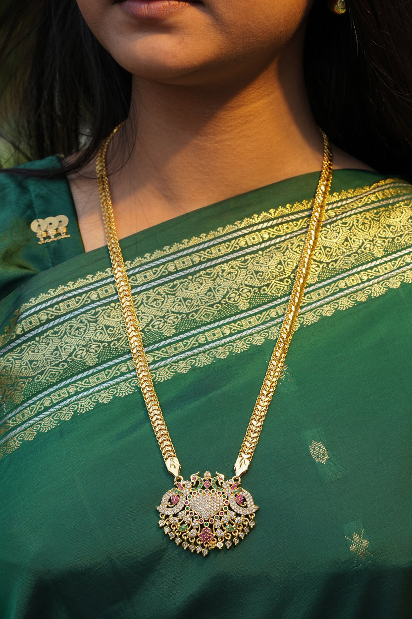 Grand Traditional Motif Pendant with Square Mesh Chain