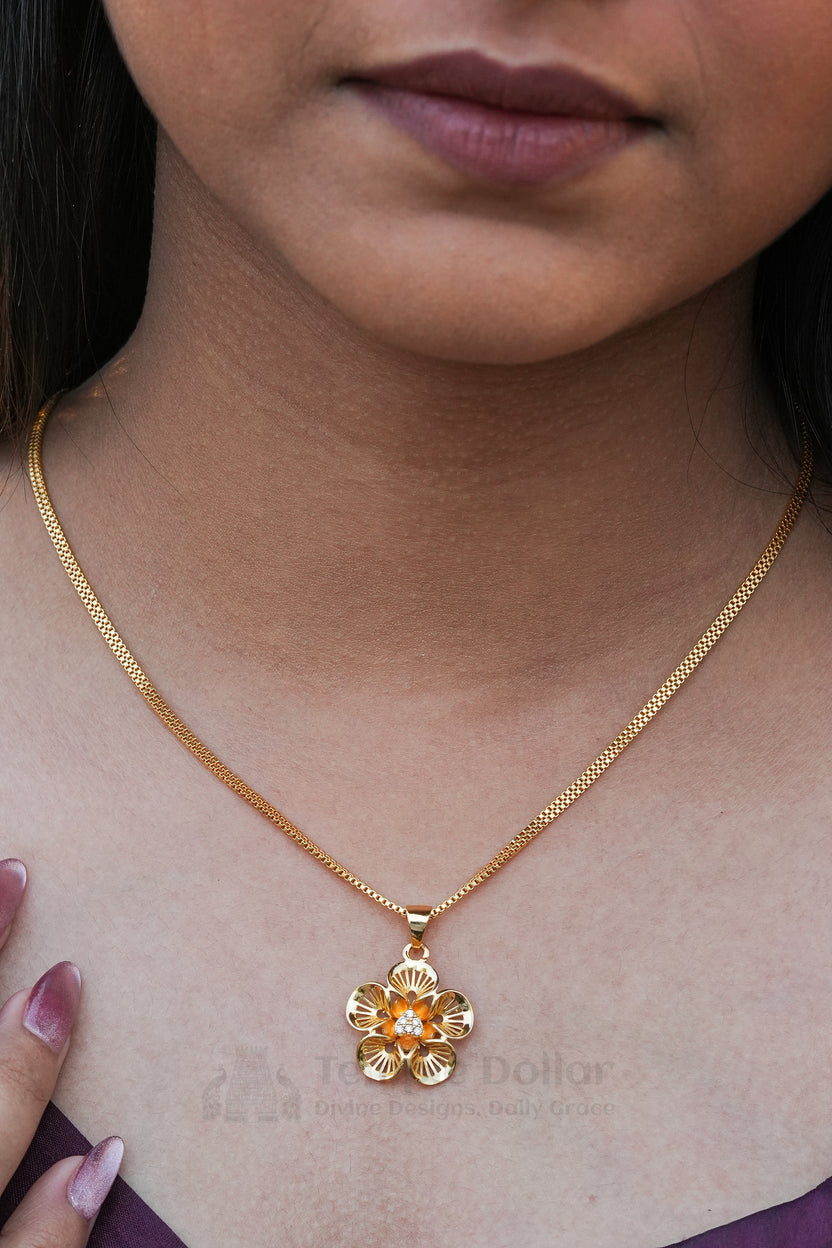 Open Petal Minimal Gold Pendant