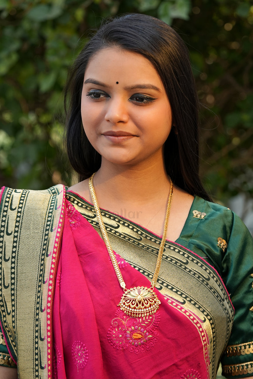 Lotus Paisley Textured Pendant with V-Link Chain