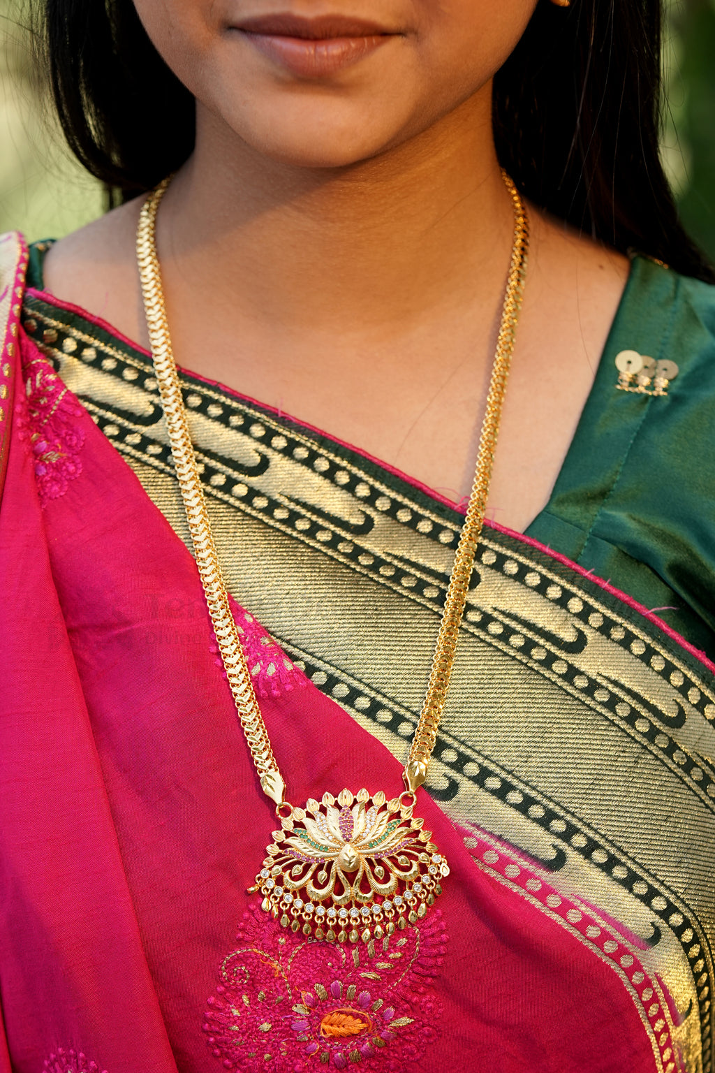 Lotus Paisley Textured Pendant with V-Link Chain