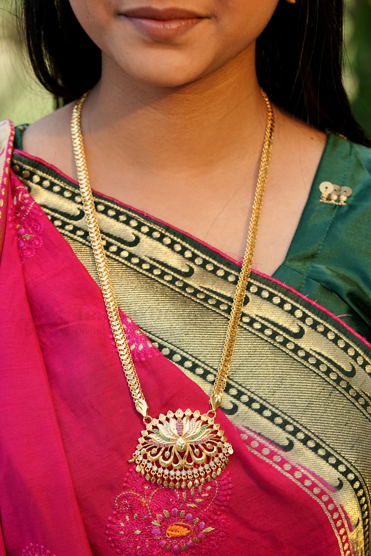 Lotus Paisley Textured Pendant with V-Link Chain