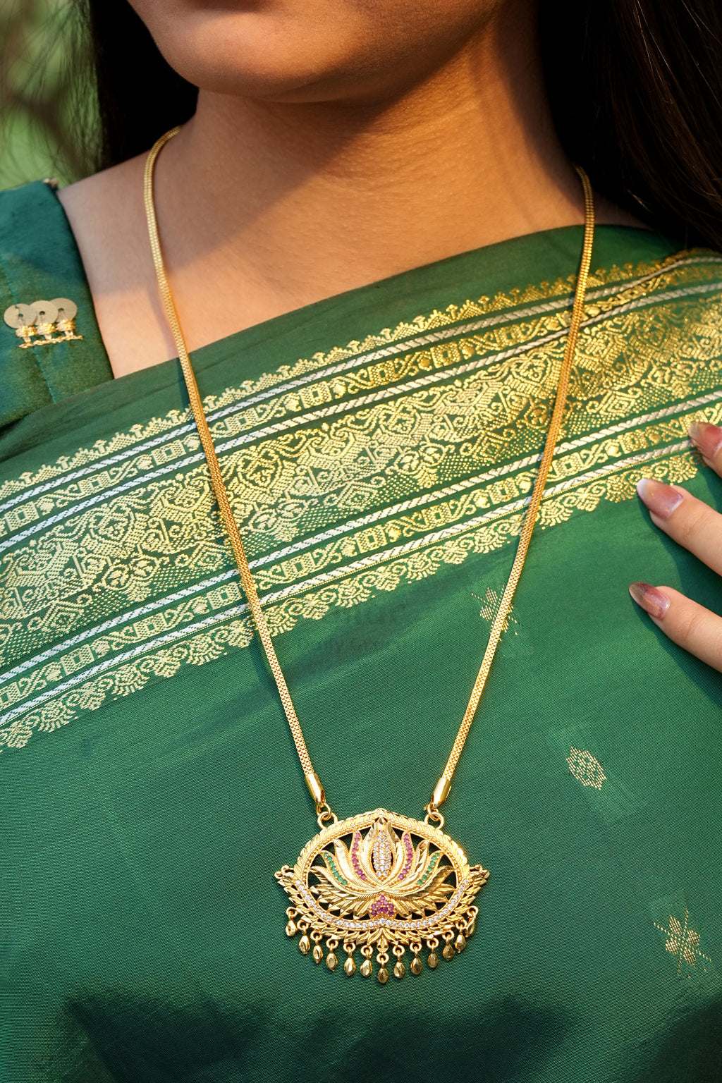 Oval Lotus Pendant with Fancy Box Chain