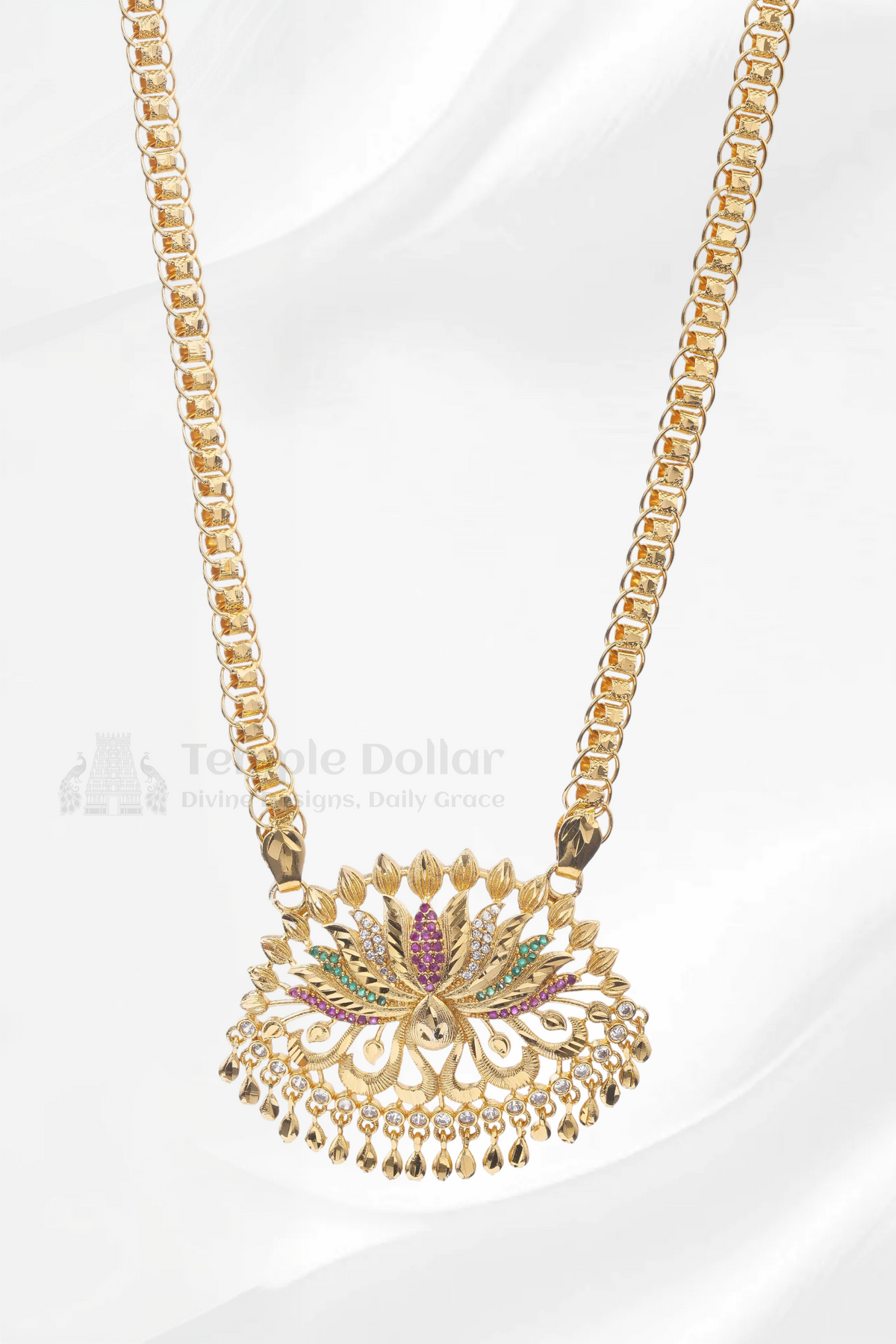 Lotus Paisley Textured Pendant with Fancy Box Chain