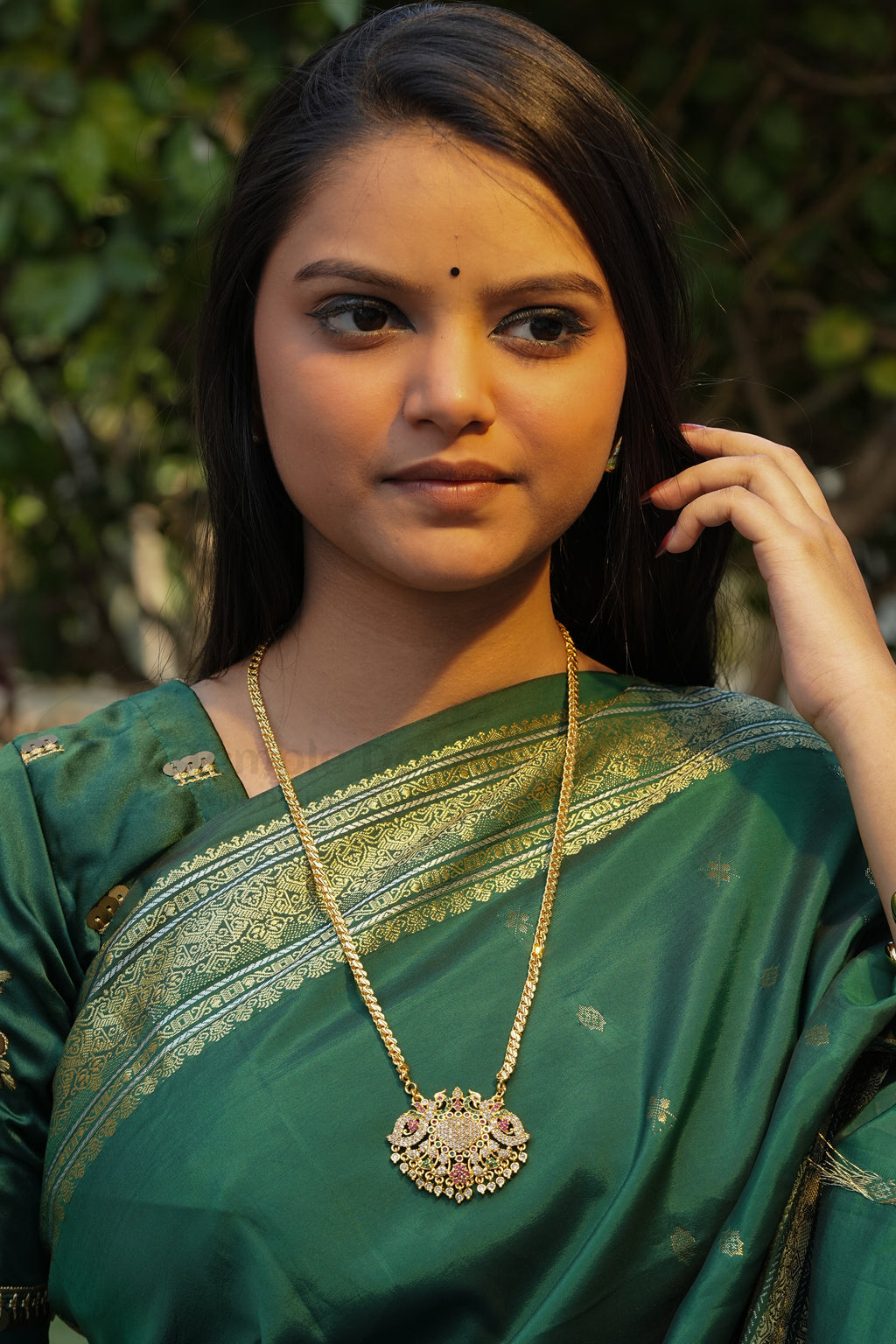 Grand Traditional Motif Pendant with Designer V-Link Chain