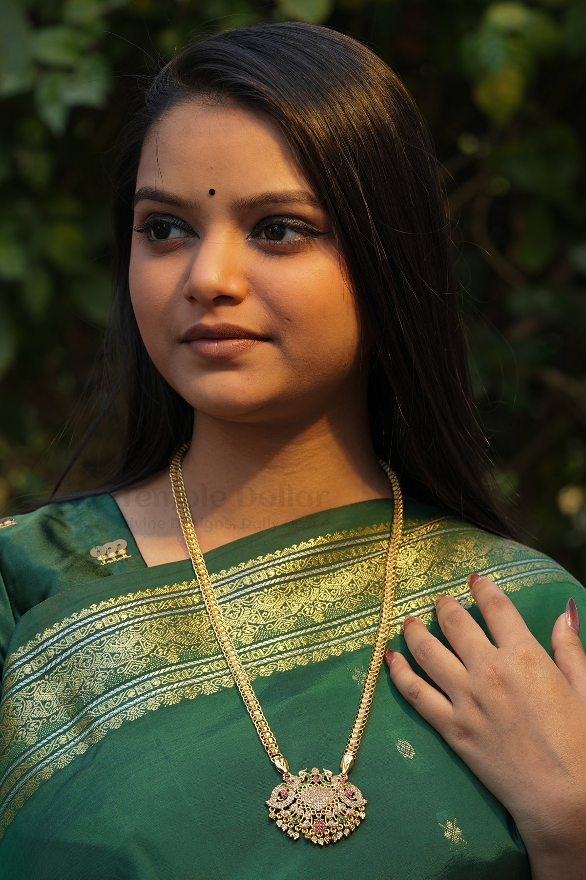 Grand Traditional Motif Pendant with Indo-Italian Box Chain