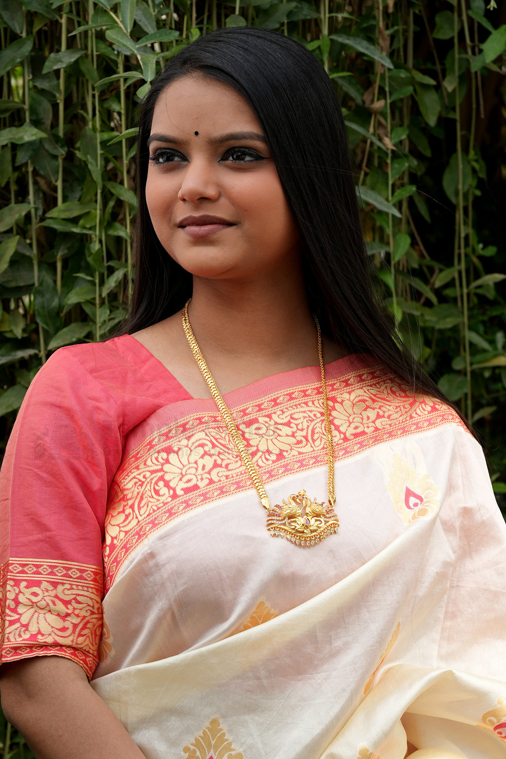 Twin Swan Textured Pendant with Mugappu Chain