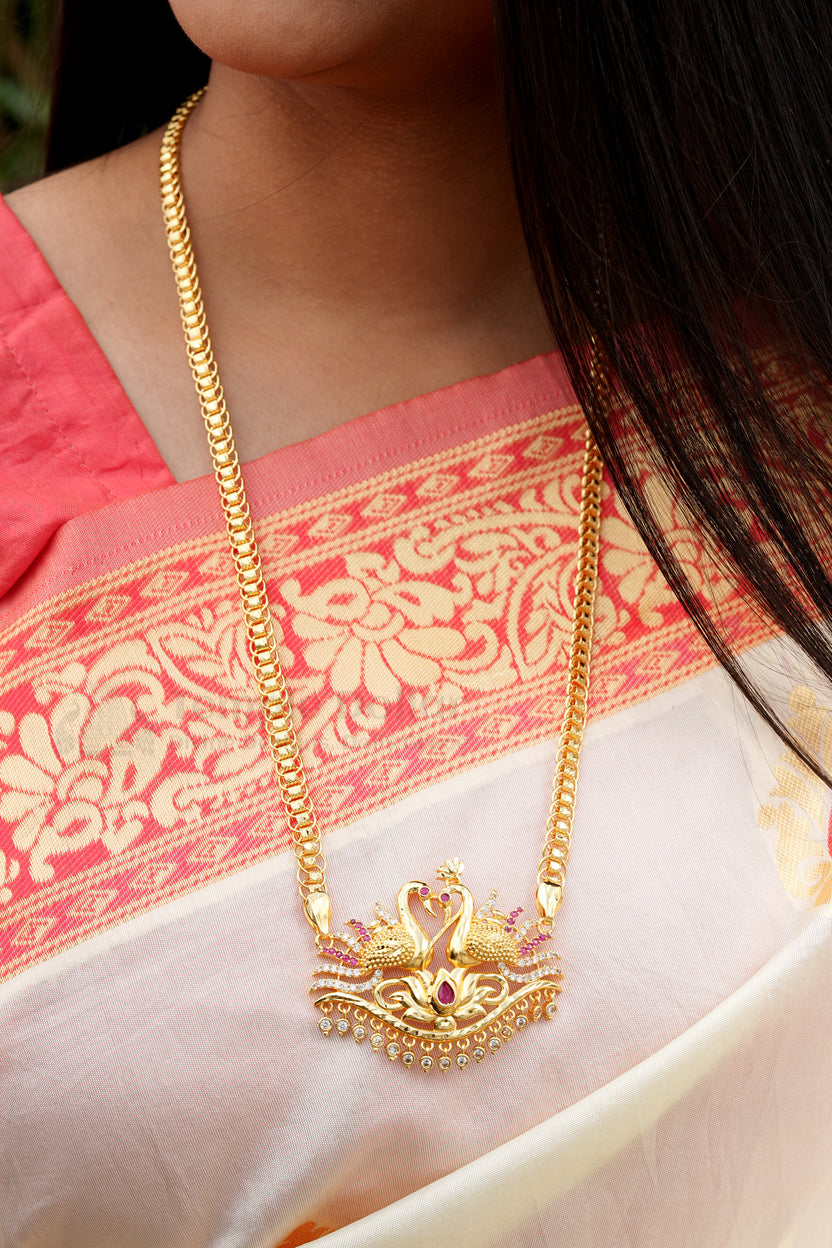 Twin Swan Textured Pendant with V-Link Chain