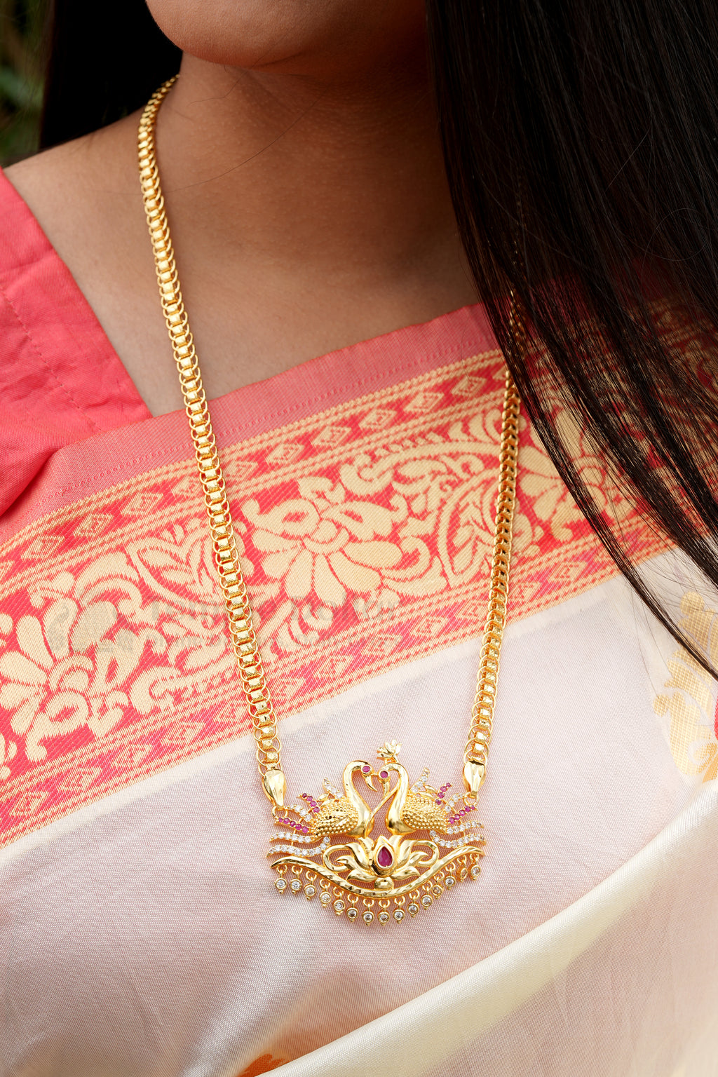 Twin Swan Textured Pendant with V-Link Chain