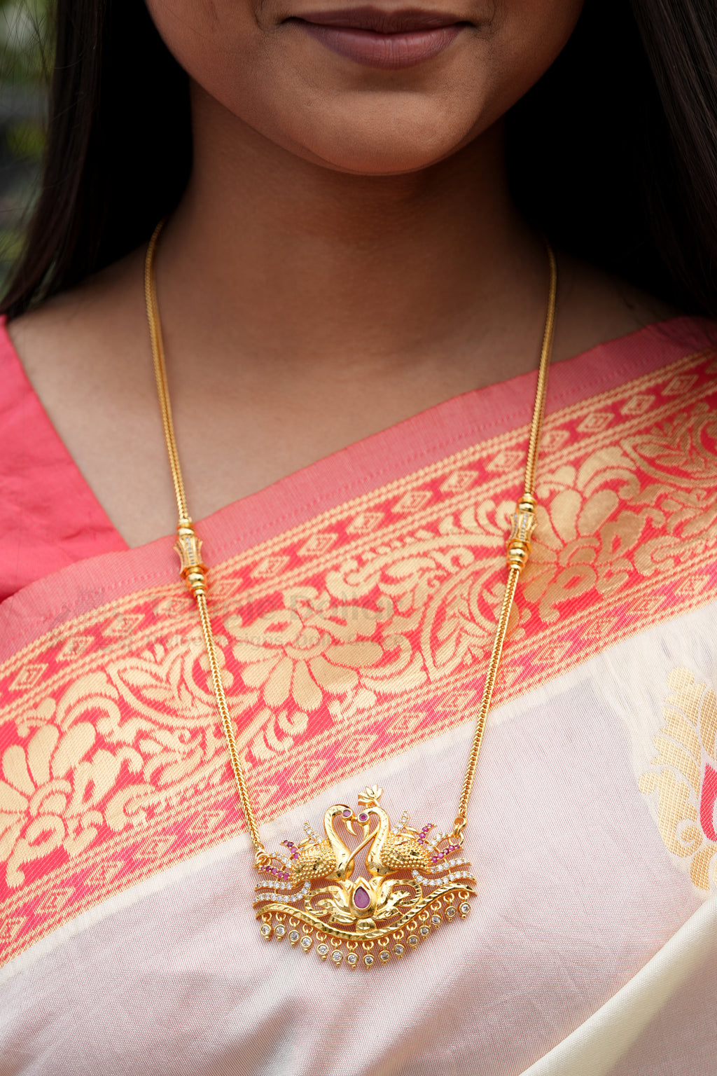 Twin Swan Textured Pendant with Twisted Rope Chain