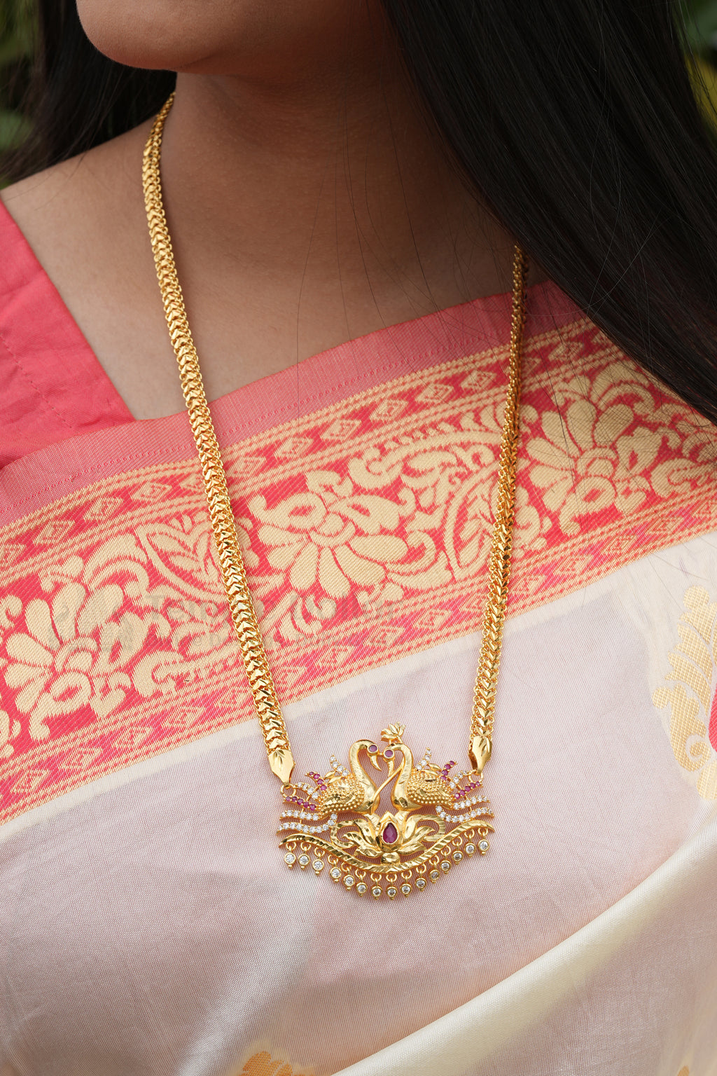 Twin Swan Textured Pendant with Mugappu Chain