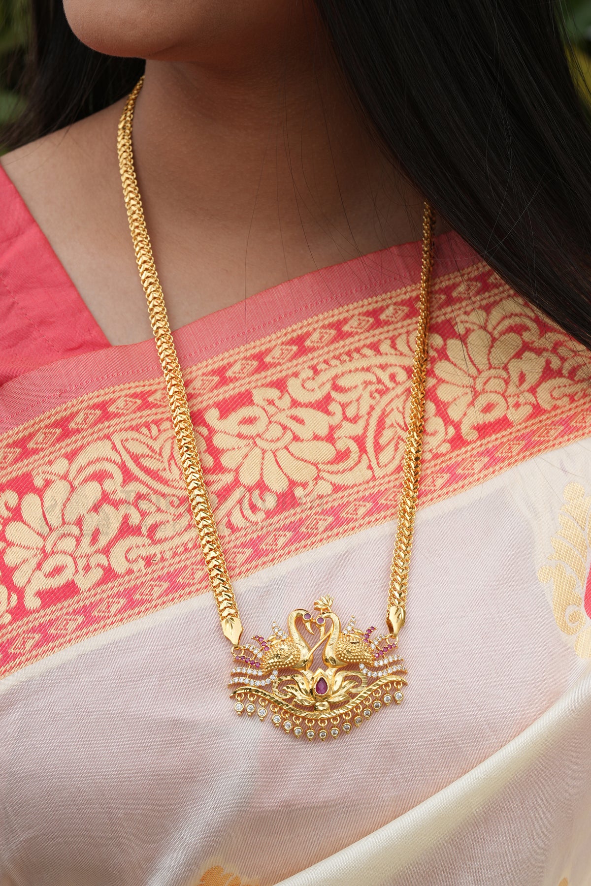 Twin Swan Textured Pendant with Mugappu Chain