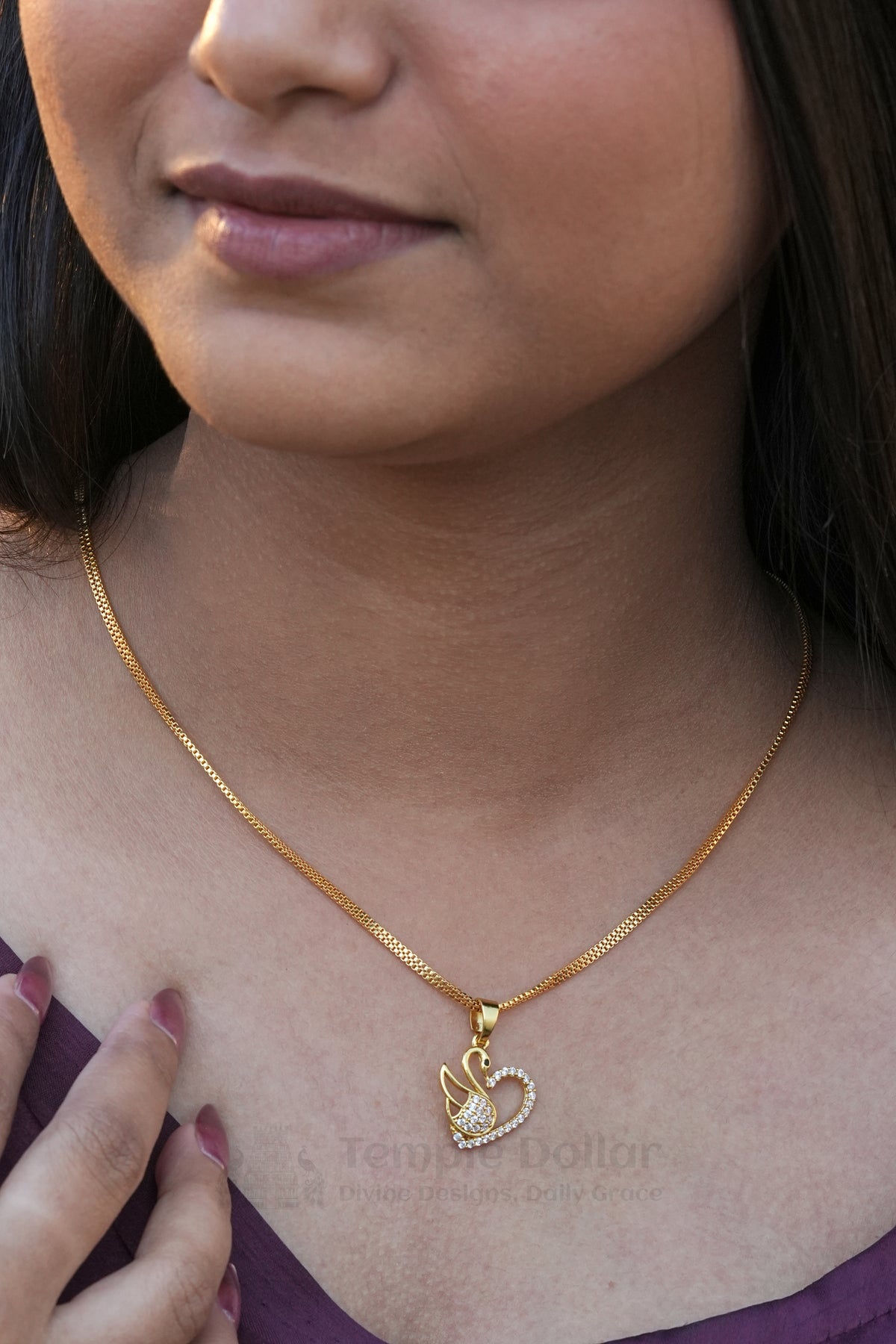 Swans Romantic Gold Pendant
