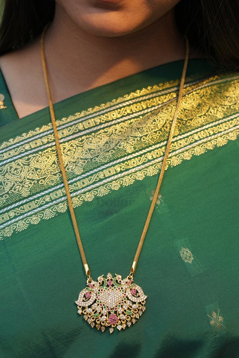 Grand Traditional Motif Pendant with Mugappu Side Accents
