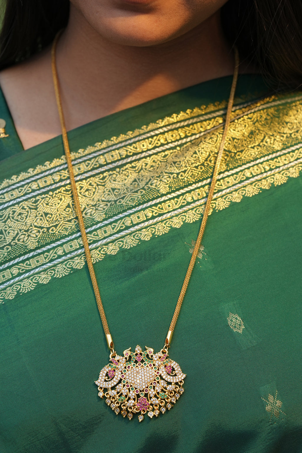 Grand Traditional Motif Pendant with Mugappu Side Accents