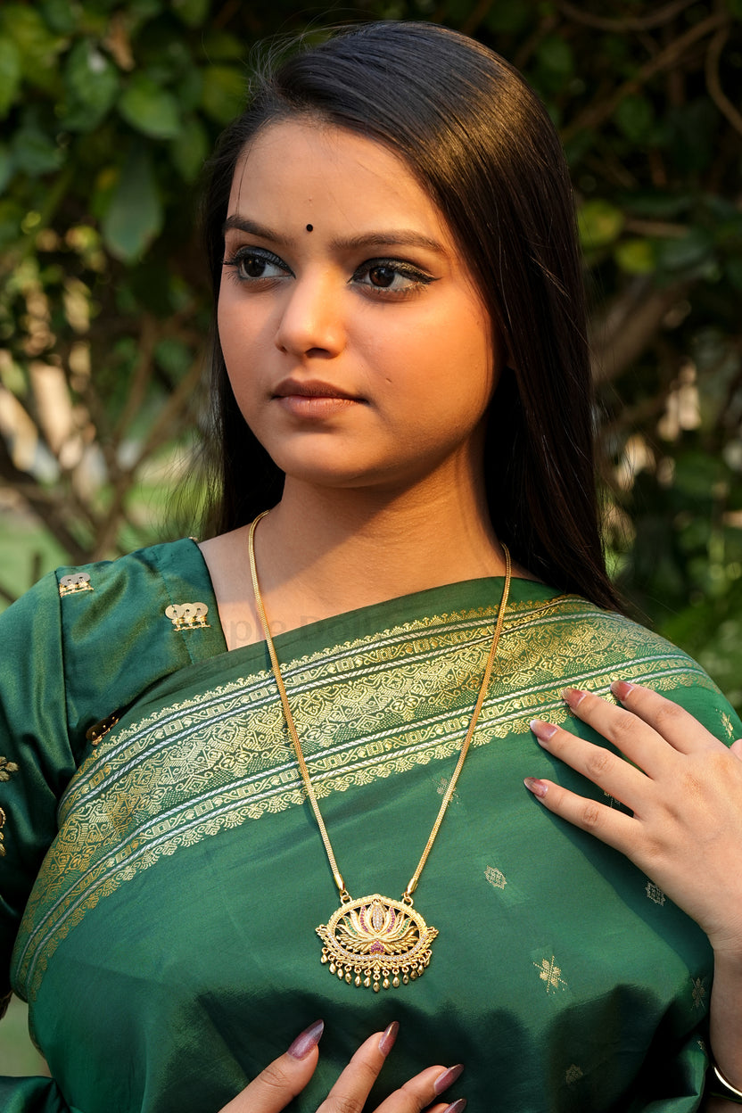 Oval Lotus Pendant with Fancy Box Chain