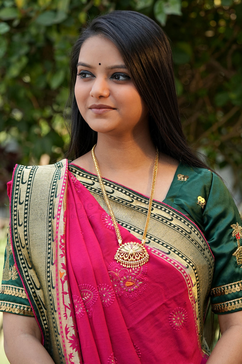 Lotus Paisley Textured Pendant with Fancy Box Chain