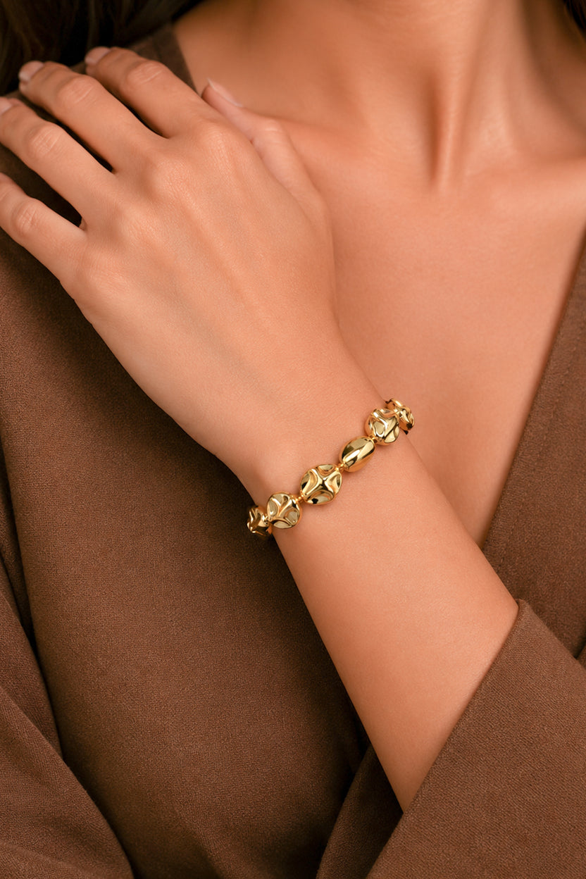 Gold Sculptural Pebble Bracelate